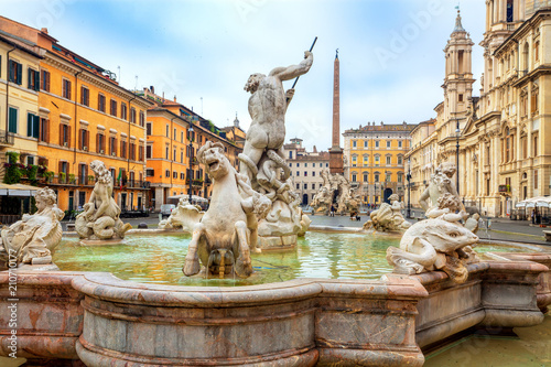 Plakat Piazza Navona kwadrat w Rzym, Włochy. Fontanna Neptuna. Rzymska architektura i punkt orientacyjny.