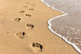 Fototapeta  - Fußspuren im Sand