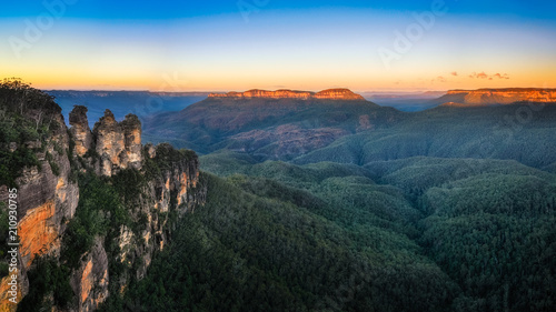 Plakat Three Sisters Sunrise View w Blue Mountains, Australia