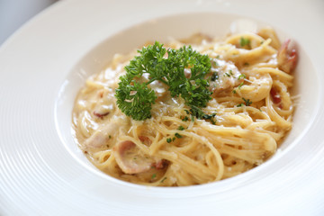 Spaghetti white sauce (Spaghetti Carbonara) with bacon and garlic , on wood table background