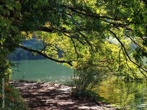 wlewanie-do-promenady-na-jeziorze-zolty-wyciek-yang