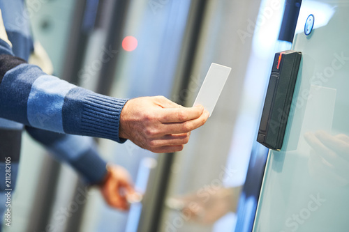 Fotomural using electronic card key for access