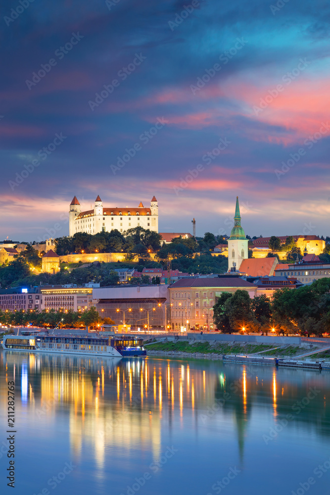 Obraz na płótnie Bratislava. Cityscape image of Bratislava, capital city of Slovakia during twilight blue hour. w salonie