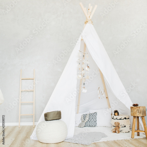 Fotografía Decorative boho styled cozy hut with decor