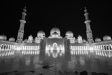 Wall Mural - heikh Zayed Grand Mosque viewed at night in vintage colors