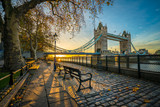 Fototapeta Londyn - Tower Bridge at sunrise in autumn