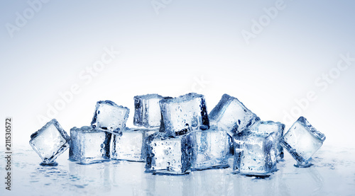 Ice Cubes - Cool Refreshing Crystals With Water Drops Poster Mural XXL