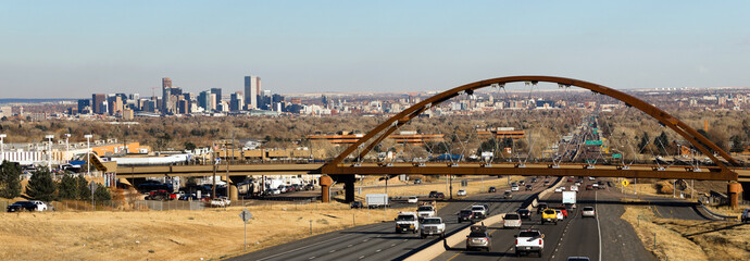 a public transit bridge crosses the highway outside of denver colorado