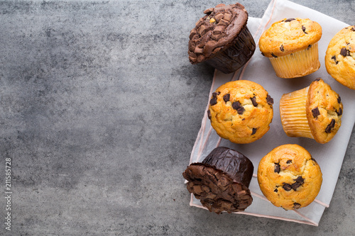 Fotografía Homemade chocolate muffins on the vintage background.