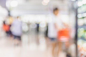 Aufkleber - Blur background of customer shopping with shopping cart at Supermarket store product shelf with bokeh light.
