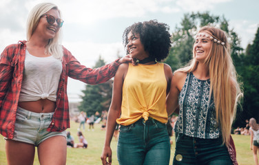 Wall Mural - Enthusiastic group of friends at summer music festival having fun together