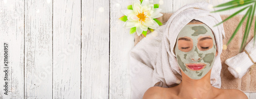 Fotomural Young healthy woman with face mask.