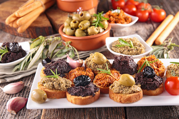 Wall Mural - bread toast with tapenade