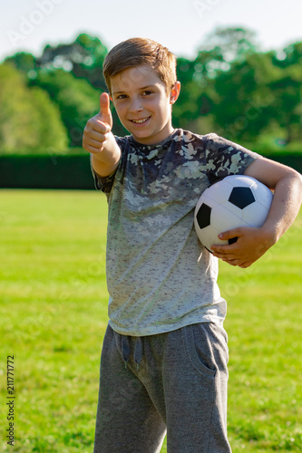 Pre-teen caucasian boy playing outside Poster Mural XXL
