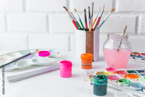 Fotografía Artistic brush, gouache paint, watercolor on a light table, concept of drawing,