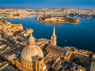 Wall Mural - Valletta, Malta - Aerial view of Our Lady of Mount Carmel church, St.Paul's Cathedral and Manoel Island at sunrise