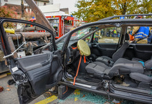 Autowrack Nach Personen Rettung Und Aufschneiden Des Fahrzeugs 