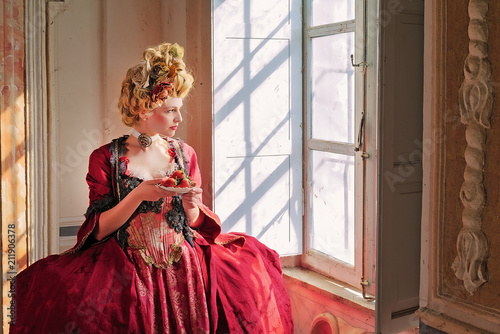 Fotomural Ragazza con Vestiti Rinascimentali 1600