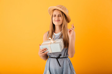 Canvas Print - Portrait of a worried young blonde woman in summer hat