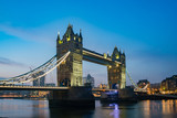 Fototapeta Most - Night view of the historical and beautiful Tower Bridge
