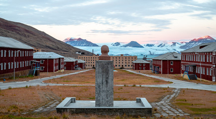 die verlassene russische exklave pyramiden in der arktis