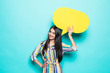 © F8  \ Suport Ukraine - Young woman holding a speech bubble on a blue background