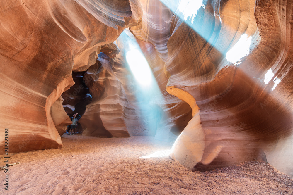 Light rays flowing in the Upper Antelope Canyon, Page, AZ 素材庫相片 | Adobe ...