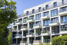 Fassade Eines Modernen Wohngebäudes In Hamburg, Deutschland