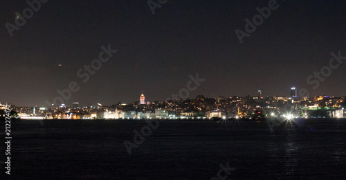 Zdjęcie XXL Widok na miasto Istambuł w nocy.