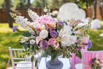 Wall Mural - Grey vase with pink and white flowers stands on the column before wedding altar