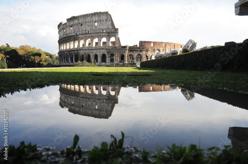Plakat Koloseum w Rzymie odbicie w wodzie
