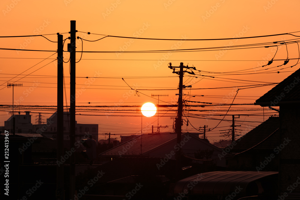 住宅街から昇る朝日 Stock Photo | Adobe Stock