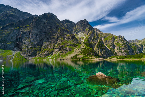 Obrazy Polskie Góry  wysokie-tatry-i-malownicze-czyste-jezioro-czarny-staw