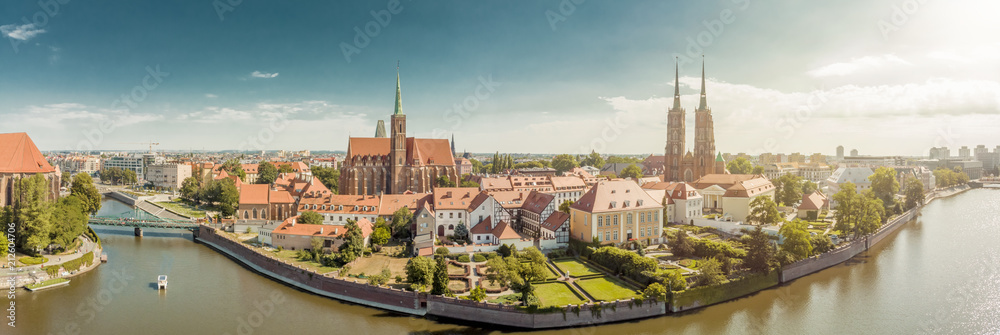 Poland. Wroclaw. Ostrow Tumski, park, and Odra River. Aerial 4K video. - obrazy, fototapety, plakaty 