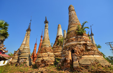 Wall Mural - Shwe Indein Pagoda in Inle Lake, Myanmar