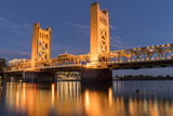 Fototapeta Krajobraz - Tower Bridge and lights reflected on the Sacramento River. Sacramento and Yolo Counties, California, USA.