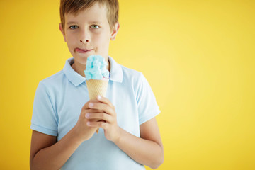 Wall Mural - Child with ice cream 
