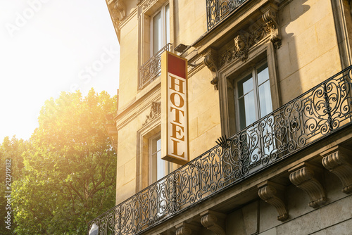 Zdjęcie XXL Hotel podpisuje w Paryż