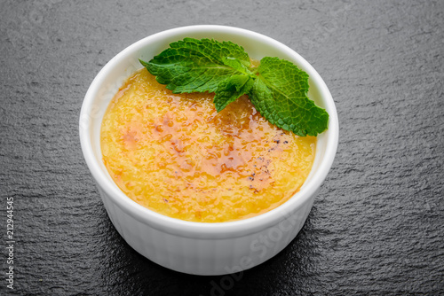 Cuadros en Lienzo Ingredient for traditional creme brulee, from above