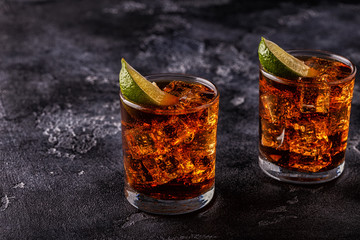 Wall Mural - Rum and Cola Cuba Libre with Lime and Ice