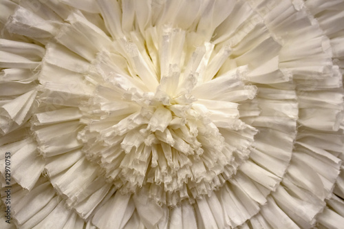 Fotovorhang - Off-white circular layered ruffled  fabric background with ragged edges background (von Susan Vineyard )