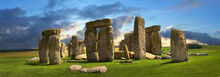 Stonehenge, Neolithic Ancient Standing Stone Circle Monument, UNESCO World Heritage Site, Wiltshire, England, United Kingdom, Europe