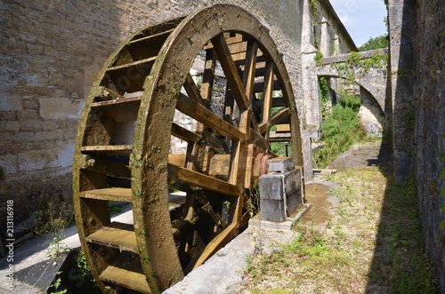 Roue De Moulin A Eau Abbaye De Fontenay Cote Dor Bourgogne