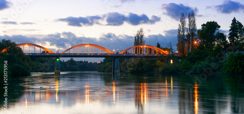 Cuadros en Lienzo Dusk along the Waikato River in Hamilton, New Zealand