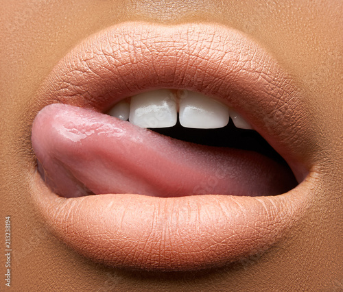 Leinwand Poster Macro and close-up creative make-up theme: beautiful dark skinned female lips wi