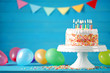 Geburtstag Torte Kuchen mit Luftballons, Konfetti und Wimpelkette