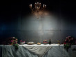 © Showtime Networks - Long table with food and flowers