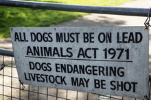 Sign On Gate Post Telling People To Keep Dog On A Lead