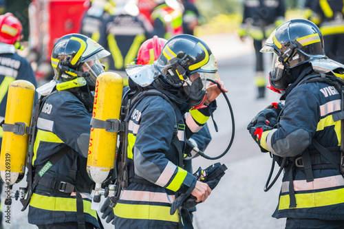 Fotomural Esercitazione d'intervento dei Vigili del Fuoco Italiani