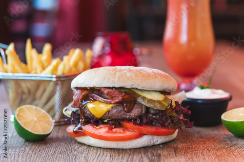 Grosser Schoner American Burger Mit Kase Und Bacon Mit Pommes Frites Und Cocktail Serviert Buy This Stock Photo And Explore Similar Images At Adobe Stock Adobe Stock